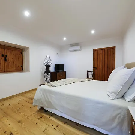 Renovated Wine Press House - With Pool Villa Porto de Mos  Room photo
