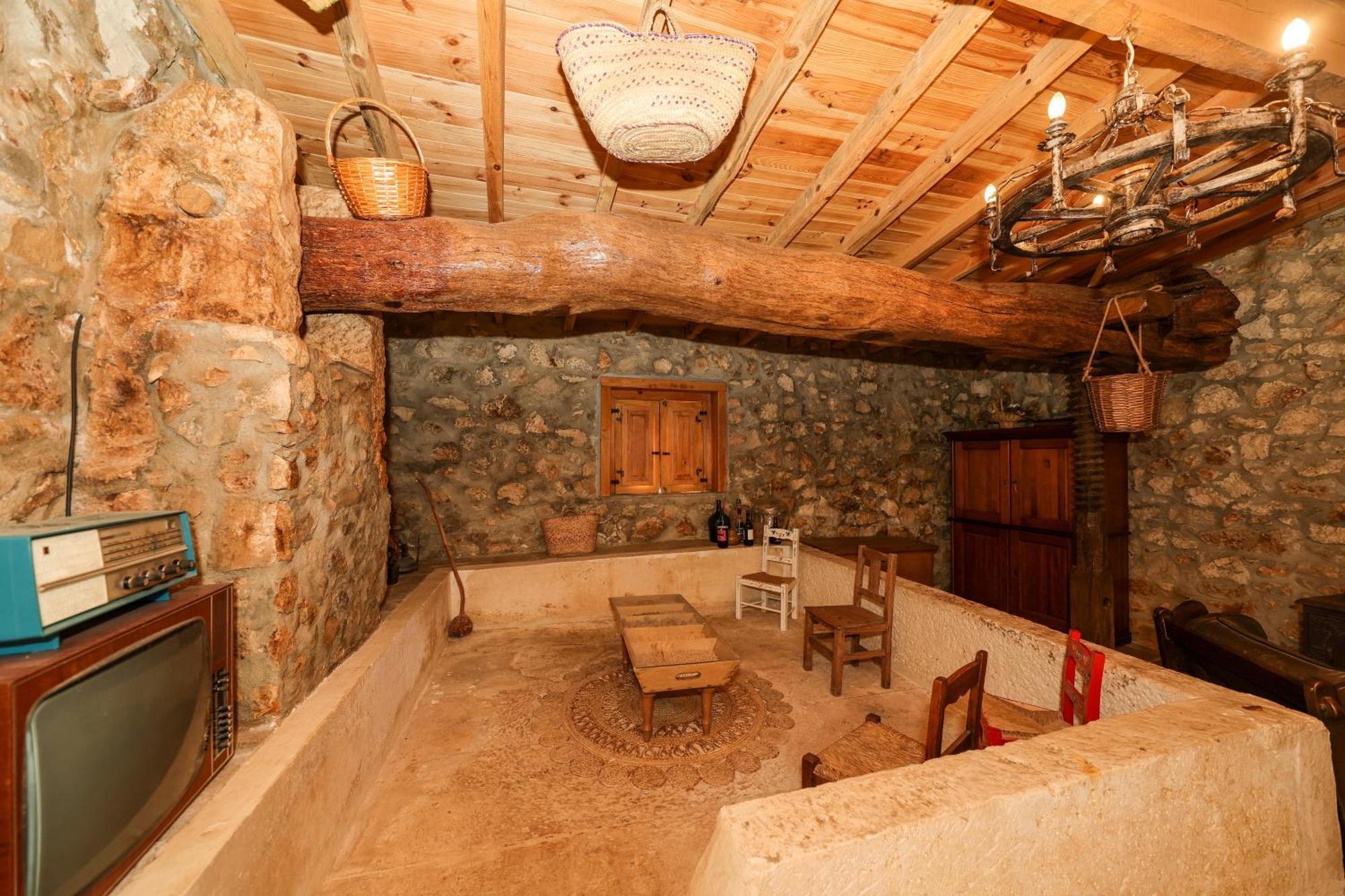 Renovated Wine Press House - With Pool