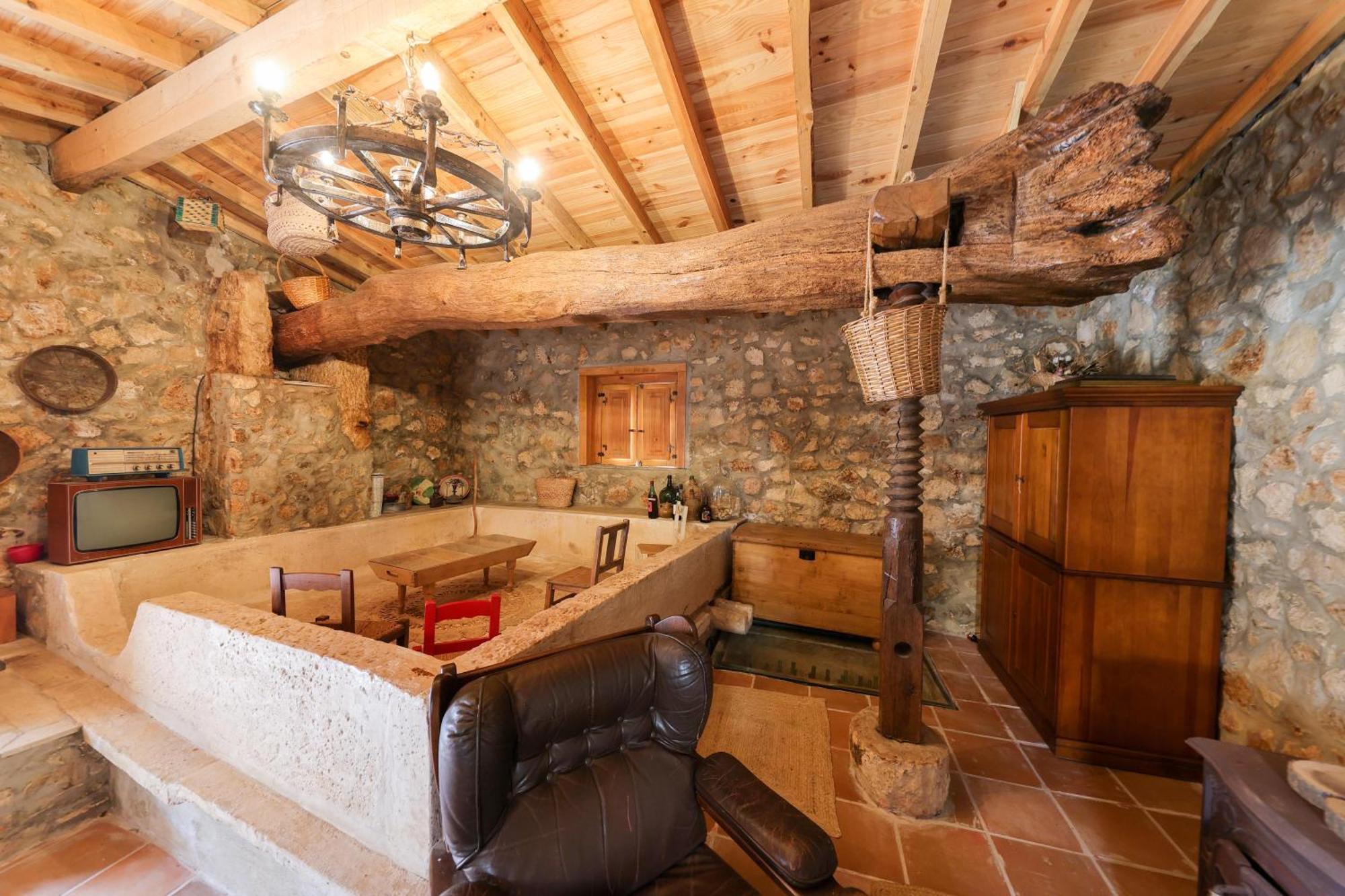 Renovated Wine Press House - With Pool Holiday home