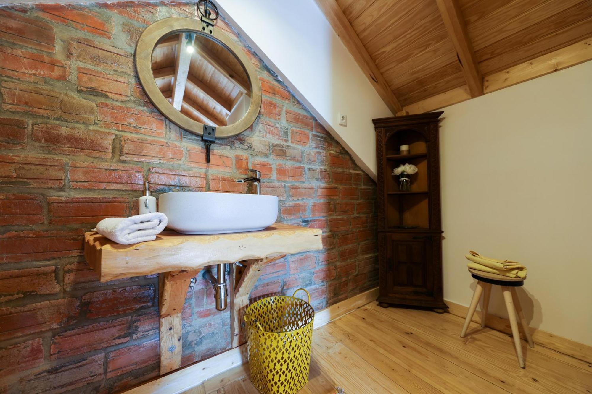 Renovated Wine Press House - With Pool * Porto de Mos (Leiria)